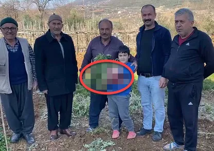 Emekli öğretmen bahçesinde yetiştirdi! Dev sebzeyi gören gözlerine inanamadı