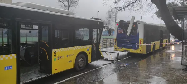 son-dakika-istanbulda-iett-otobusleri-carpisti-ekipler-olay-yerine-sevk-edildi-1641980880138.jpg Son dakika... İstanbul'da İETT otobüsleri çarpıştı: Ekipler olay yerine sevk edildi! - 2