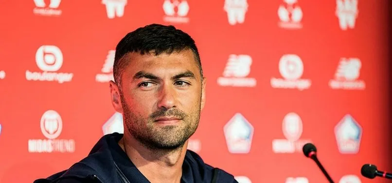 Lille Burak Yılmaz için imza töreni düzenledi! Milli golcü ise transfer sürecini anlattı