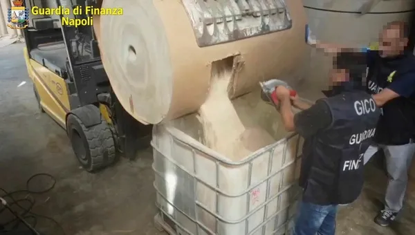 alman-basini-acikladi-14-tonluk-uyusturucunun-arkasindan-esad-cikti-1594184928924.jpeg Alman basını açıkladı! 14 tonluk uyuşturucunun arkasından Esad çıktı - 1