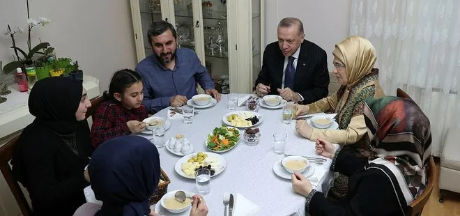 Halkın adamı halkın sofrasında: Başkan Erdoğan ve eşi iftar için İstanbul’da bir ailenin evine konuk oldu