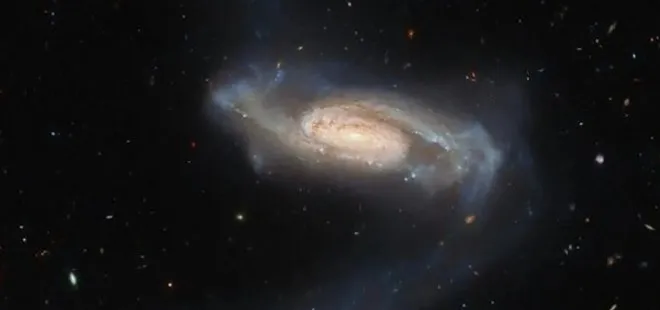 NASA’dan heyecan uyandıran yeni keşif! Tuhaf kollu yeni galaksi