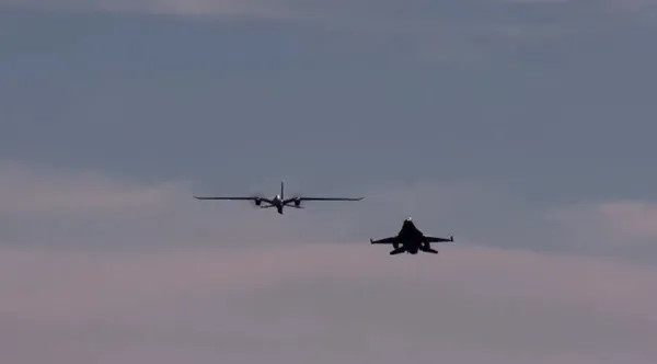AKINCI TİHA ve F-16'nın uçuş görüntüleri paylaşıldı! İşte duygulandıran anlar - 4