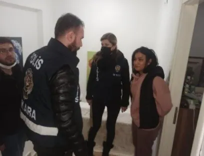 ankarada-dolandirici-emlakcilara-operasyonda-37-gozalti-3-milyonluk-vurgun-yaptilar-1646734639605.jpg Ankara’da dolandırıcı emlakçılara operasyonda 37 gözaltı! 3 milyonluk vurgun yaptılar - 4