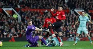 Gol düellosunda Arsenal’i ManU da yıkamadı