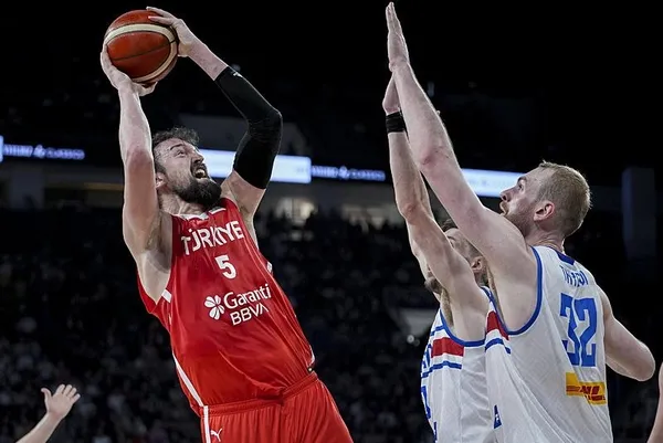 12 Dev Adam İzlanda’yı devirdi | Başkan Erdoğan maçı televizyondan takip etti