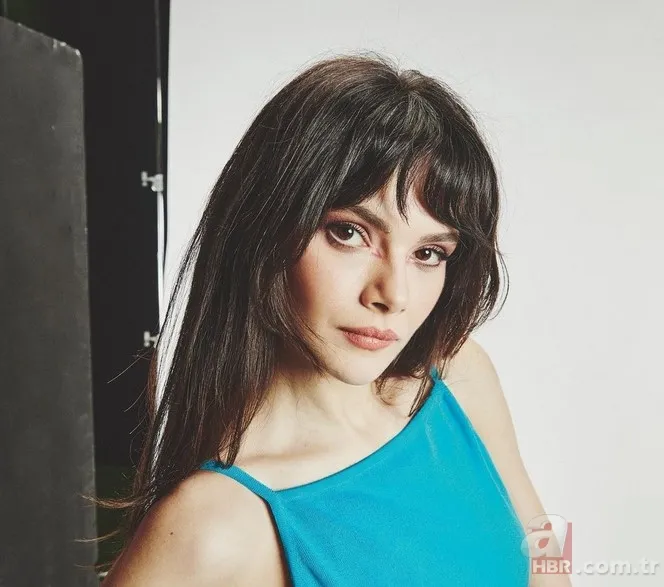 Uzak Şehir'in Alya'sı Sinem Ünsal güzellik sırrını verdi! Yaz kış kullanıyor... 1