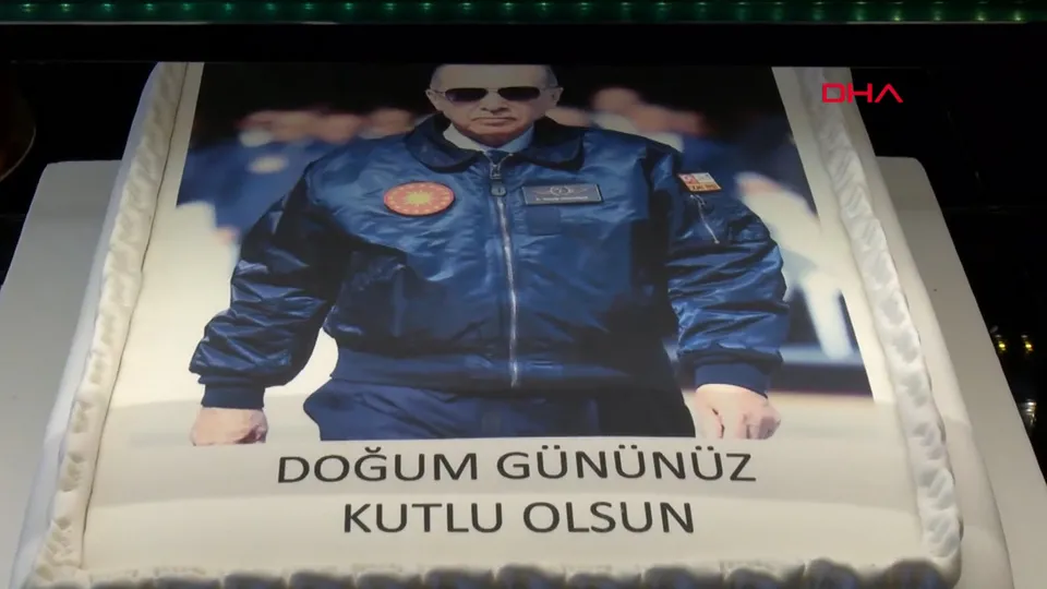 Başkan Erdoğan’a evinin önünde doğum günü sürprizi