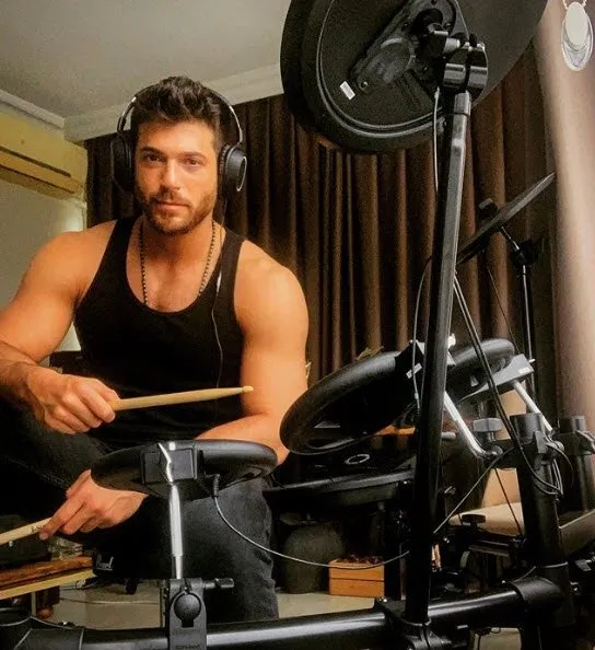 Can Yaman'dan Demet Özdemir açıklaması: Benim için çok değerli
