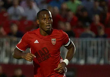 Drogba futbolu bırakacağını açıkladı