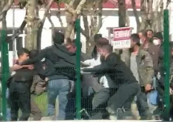 İstanbul'da hareketli dakikalar! Boğazından bıçaklandı
