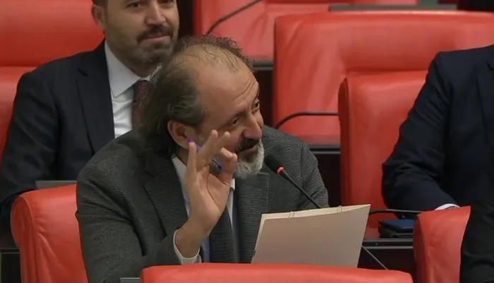 Ağaçları katleden Suavi’ye Milletvekili Yücel Arzen’den şarkılı tepki! Çav villa çal villa