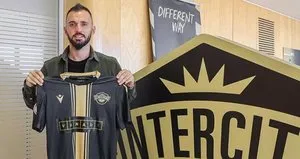 Emre Çolak 31 yaşında futbolu bıraktı