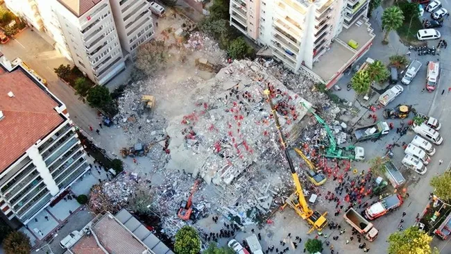 İzmir'de 6,6 şiddetinde yıkılan çürük binaların müsebbibi kim? - 4