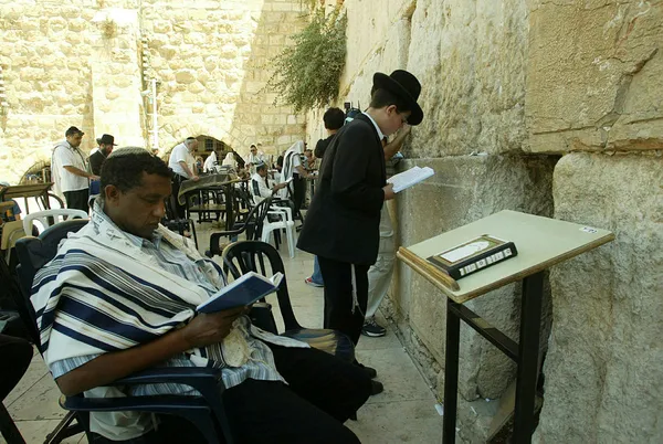 Ağlama Duvarı bir palavradır! Ağlama Duvarı Süleyman Tapınağı’na mı ait? Duvarın Yahudiler için önemi ne? Erhan Altunay’dan VAV TV’de tarihi açıklamalar