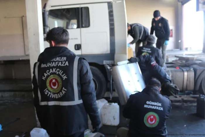 Ticaret Bakanı Mehmet Muş: TIR’da 1 ton 18 kg uyuşturucu ele geçirildi - 2