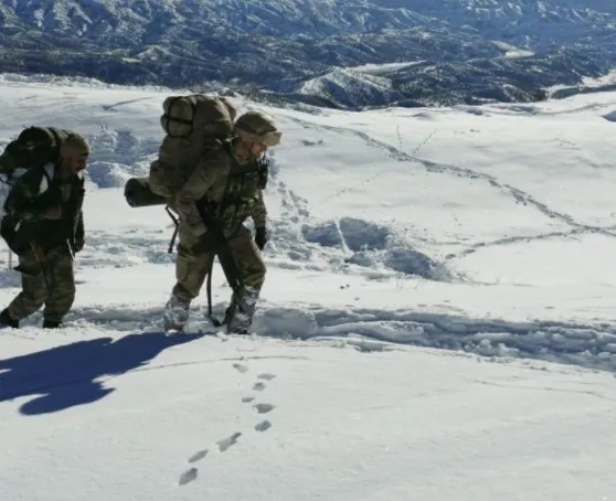 Mehmetçik zorlu kış şartlarına rağmen PKK'ya göz açtırmadı! YILDIRIM-17 BESTA'dan dikkat çeken görüntüler - 5