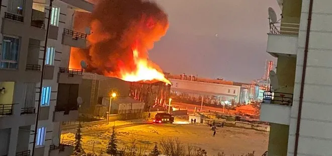 Son dakika: Konya Karatay’da sünger fabrikasında yangın