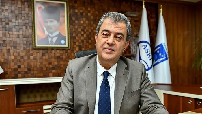 son-dakika-fetocunun-adamina-mansur-yavastan-terfi-1582780695667.jpg Son dakika: FETÖ’cünün adamına Mansur Yavaş’tan terfi - 1