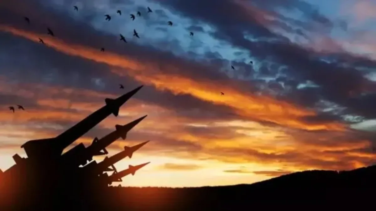 Orta Doğu'da savaş mı tiyatro mu? ABD üssü füzeyle vuruldu iddiası! İntikam yemini eden İran sessiz Hizbullah devrede