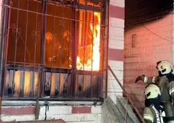 Avcılar'da 4 katlı binada yangın! 20 kişi mahsur kaldı