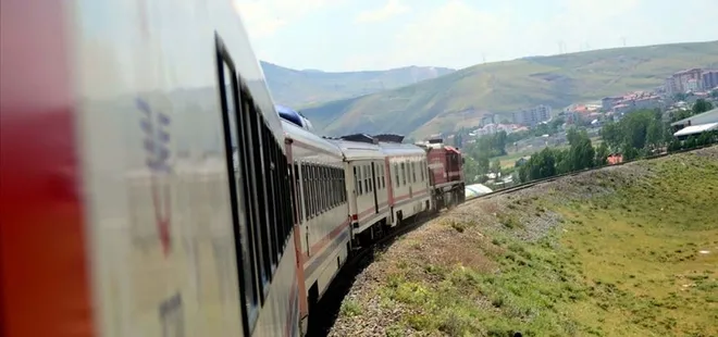 Tahran-Van yolcu treni seferleri başladı