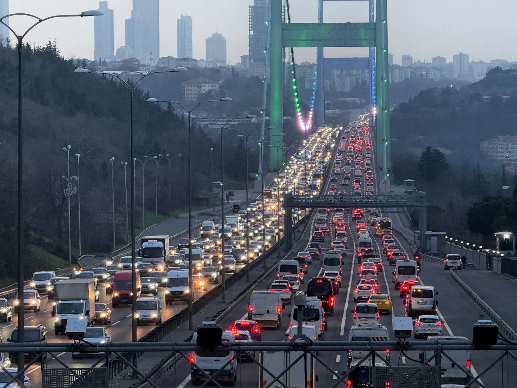İstanbul’da trafik kilitlendi! Akşam saatlerinde yoğunluk yüzde 85’e çıktı