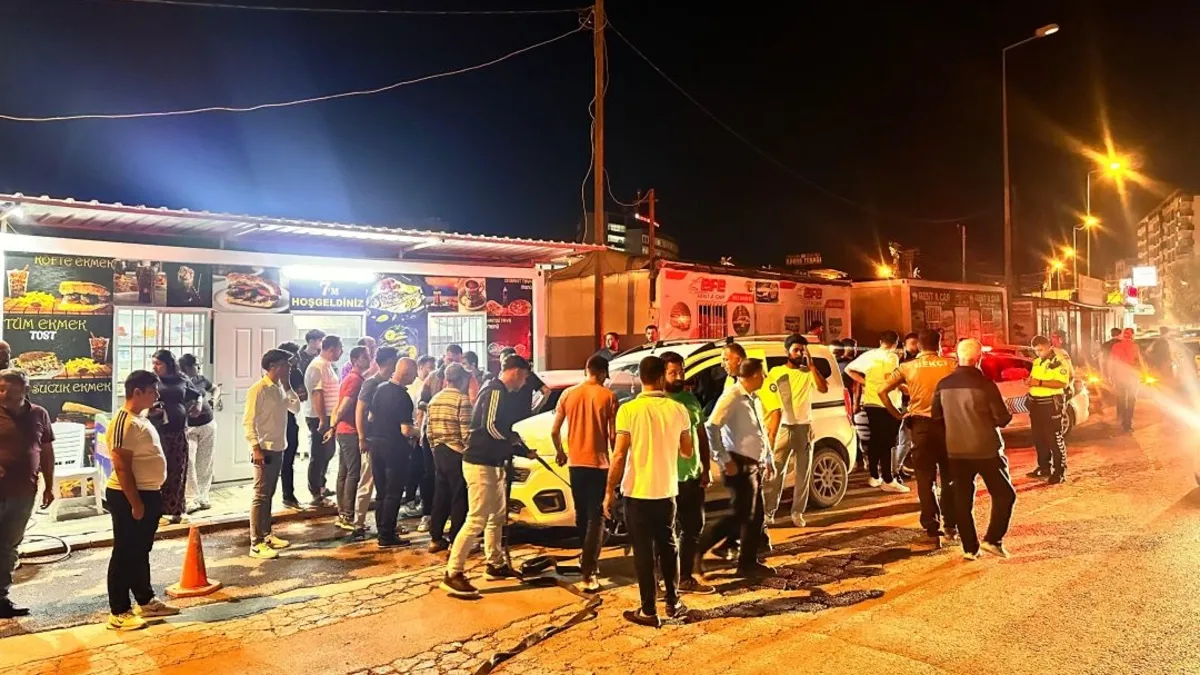 Satmak üzere olduğu aracı kaza yaptı! Hafif ticari araç üzerine çıktı
