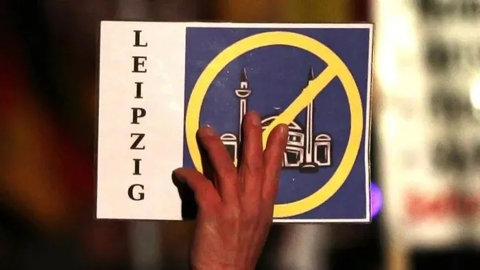 Avrupa'nın derdi İslam! Bölgede yaşayan Müslümanlar polise gidemiyor - 1