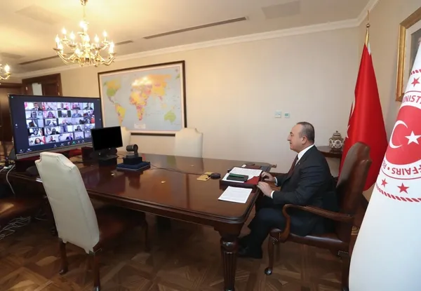 Dışişleri Bakanı Çavuşoğlu İstanbul’daki başkonsoloslarla bir araya geldi