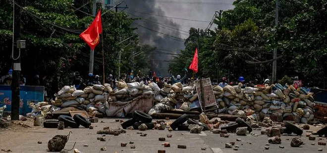 Myanmar’da sokaklar karıştı! Ölü sayısı 100’e yükseldi