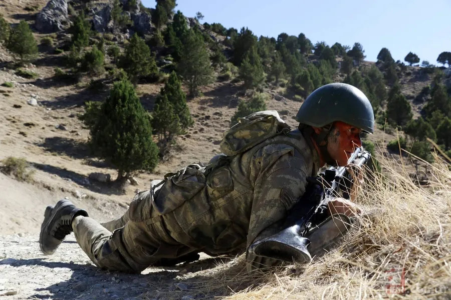 Isparta Eğirdir Dağ Komando Okulu ve Eğitim Merkezi Komutanlığı'nda zorlu eğitim 17