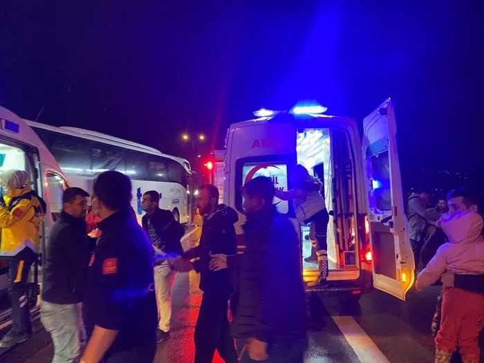 Son dakika: TEM Sapanca geçişinde otobüs kazası! Çok sayıda yaralı var - 2