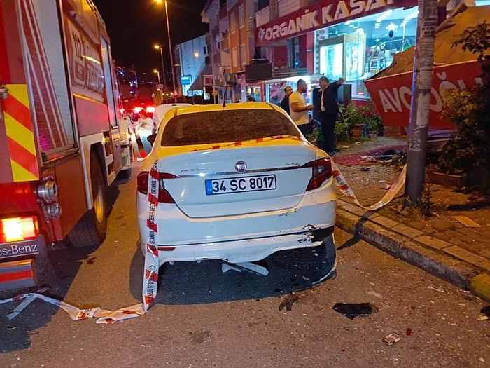 esenyurtta-feci-kaza-11-araca-carpti-is-yerine-daldi-1713821850627.jpeg Esenyurt'ta feci kaza! 11 araca çarptı: İş yerine daldı - 1