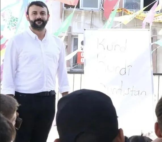 1709717251608.jpg Ortaklarına iyi bak Özgür Efendi! DEM'in adayı hakkında şoke eden gerçek! Terör örgütünün kuryesi Faysal Sarıyıldız'ın yeğeni çıktı... - 2