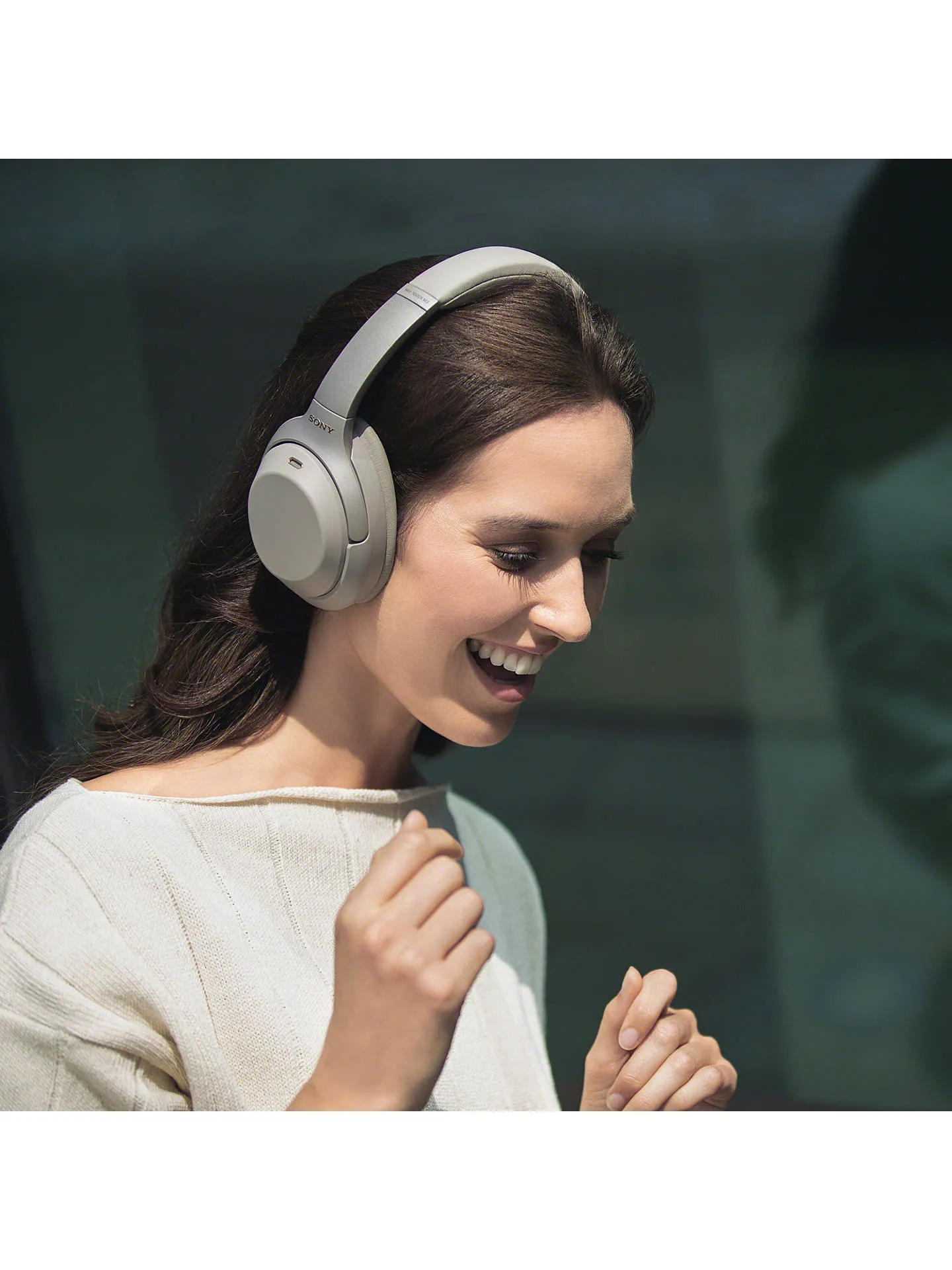 O ülkeden flaş karar! Otobüslerde yüksek sesli müzik dinleyenlere para cezası