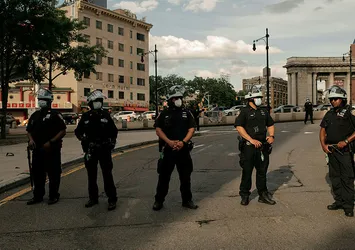 New York'ta sokağa çıkma yasağı kaldırıldı