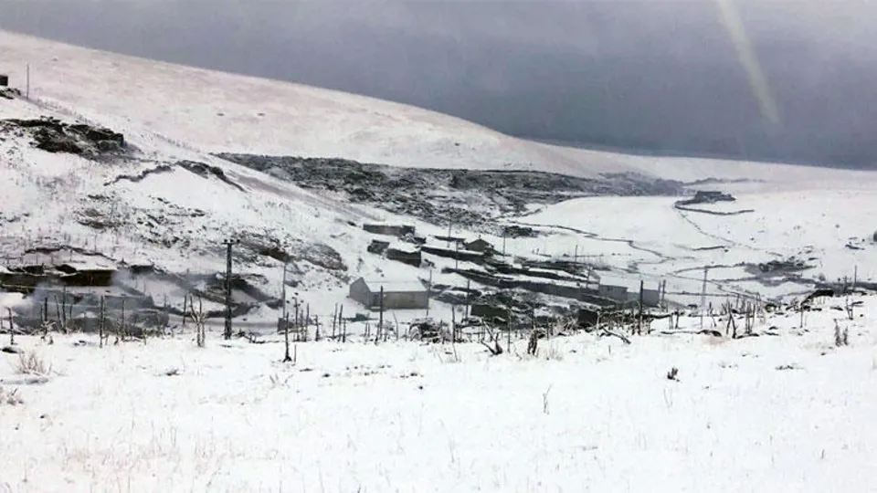 Ağrı'da ilk kar Tendürek Dağı'na yağdı