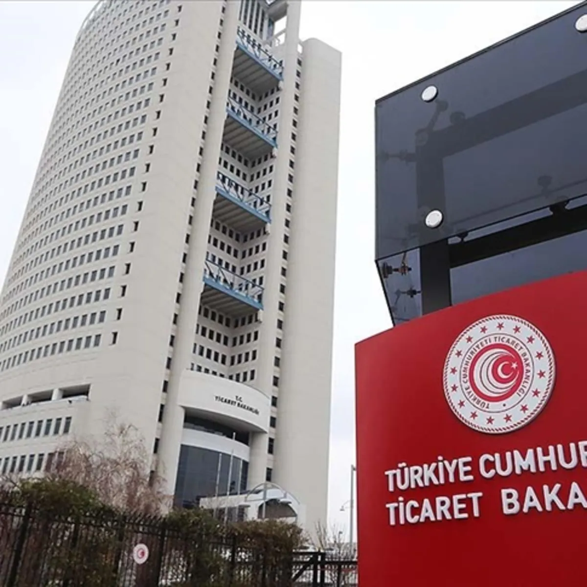 İhracatta tarihi sıçrama: Nisan ayında 25,4 milyar dolarlık rekor