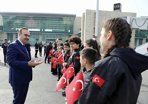 İlk Türk astronot Alper Gezeravcı Türkiye’ye döndü! İşte ilk sözleri: Devletimin emrindeyim her göreve hazırım