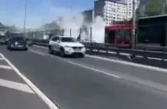 Halıcıoğlu’nda metrobüs yangını