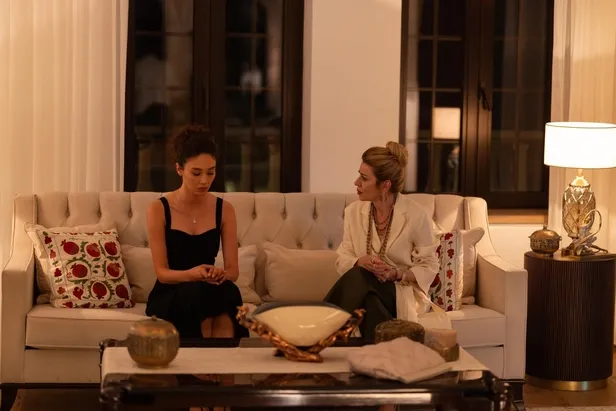 Safir ATV YENİ BÖLÜM İZLE | 18 Eylül Safir 3. bölümde neler oldu? Feraye’den Yaman’ı çıldırtan karar!