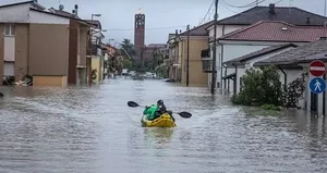 O ülkeyi sağanak yağış vurdu: Sular altında!