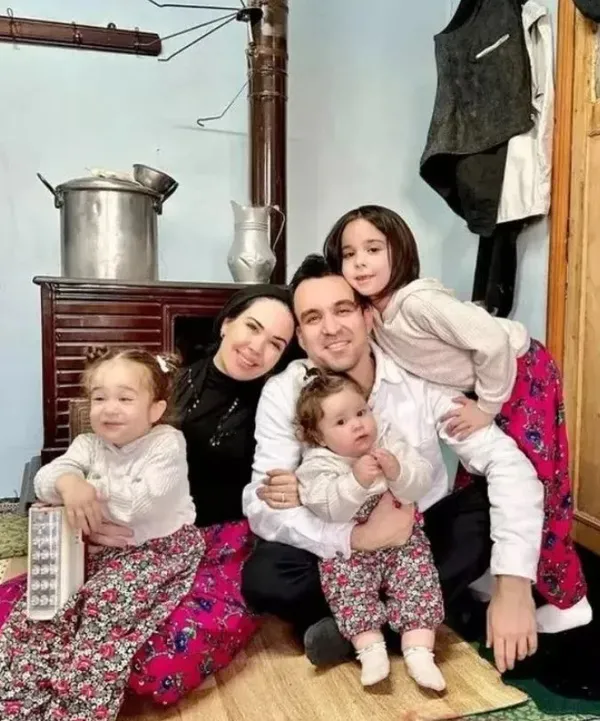 son-dakika-sira-tayyar-oz-ve-ozlem-ozde-fenomen-cifte-orgut-sorusturmasi-1701169805285.jpg Son dakika: Sıra Tayyar Öz ve Özlem Öz'de! Fenomen çifte örgüt soruşturması - 5