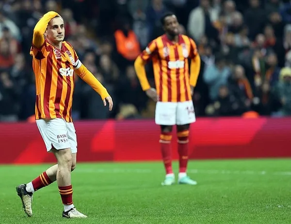 1709280156582.jpeg Galatasaray'da Kerem Aktürkoğlu'nun trafikte gergin anları! Başka bir sürücüyle tartıştı - 2