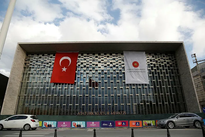 Taksim'deki Atatürk Kültür Merkezi'nin (AKM) yeni tabelası asıldı - 4
