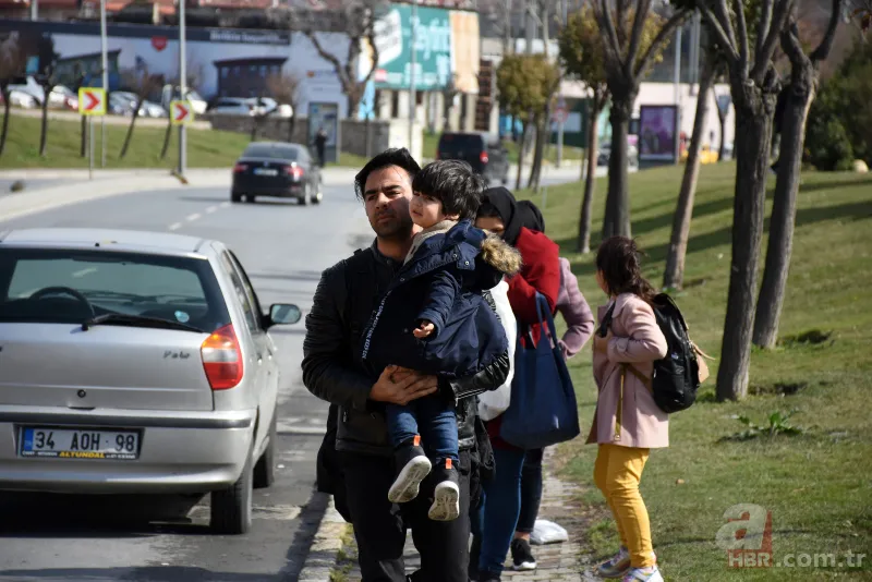 Kalleş saldırı sonrası Türkiye kapıları açtı! Edirne'de göçmenler Yunanistan sınırına yürüyor 5