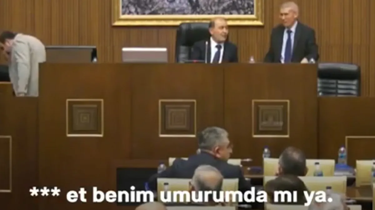 ABB'de CHP'li Ertan Işık'tan partililerine küfür! Mikrofonu açık unuttu: "Onları ciddiye bile almıyorum"
