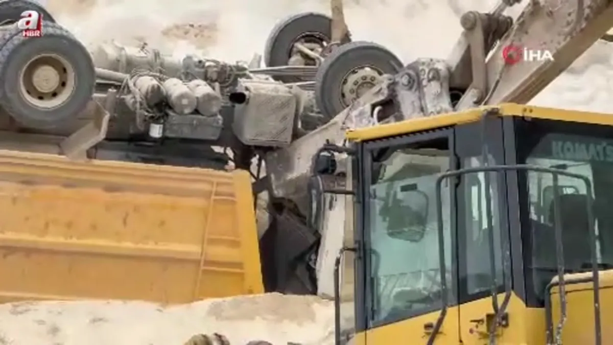 Çatalca’da taş ocağında kamyon devrildi sürücüsü hayatını kaybetti