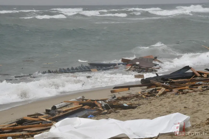 İtalya'da korkunç olay! Cansız bedenleri karaya vurdu | Aralarında bir bebek de var 4